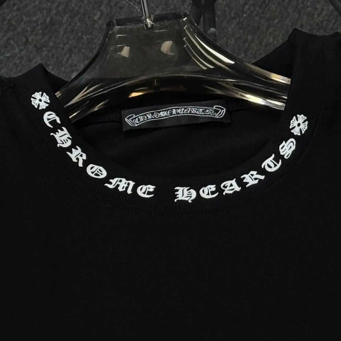 P170 🔥🔥🔥Chrome Hearts 25 high versions. The fabric is made of 300 grams of high-density pure cotton. It does not deform or shrink. It has three labels. It is the same style for men and women. Technology: Digital printing. Color: White. Black. SIZE: S-XL.